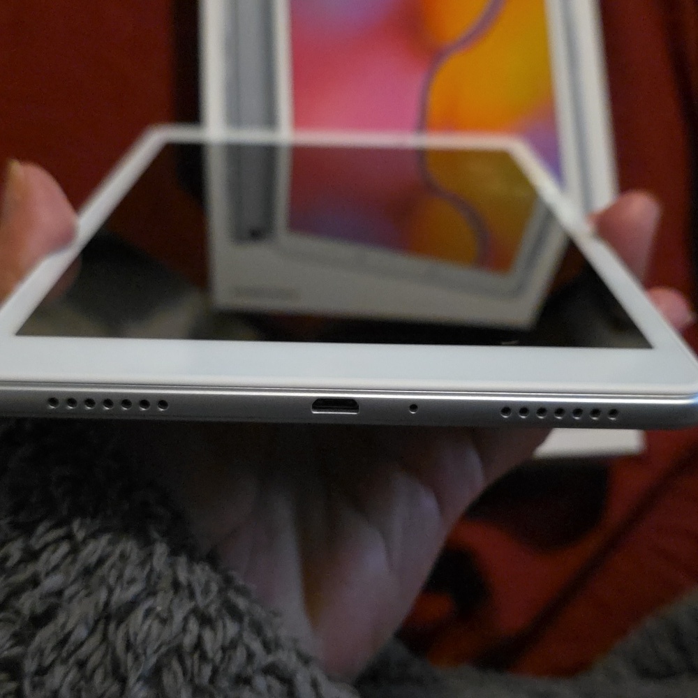 Samsung Galaxy Tab A 8.0" (2019) Wi-Fi tablet in silver. - Picture 9 of 9